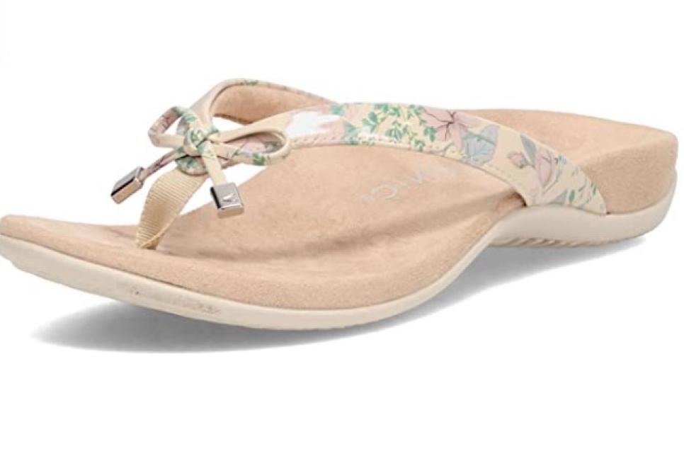 The Comfiest and Cutest Sandals for Pregnant Feet Shopping